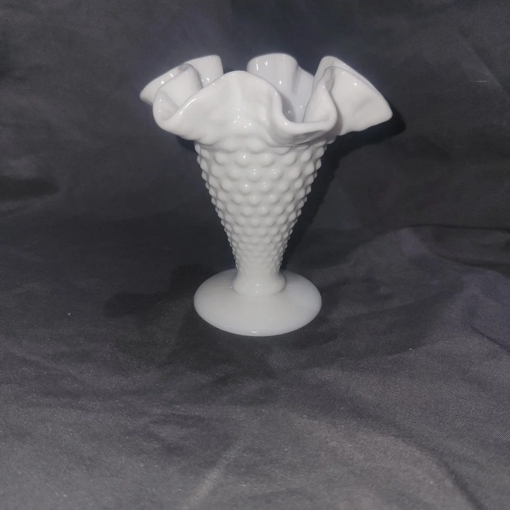 Vintage Fenton Milk Glass Hobnail Small Vase w Ruffled Edge Rim 4